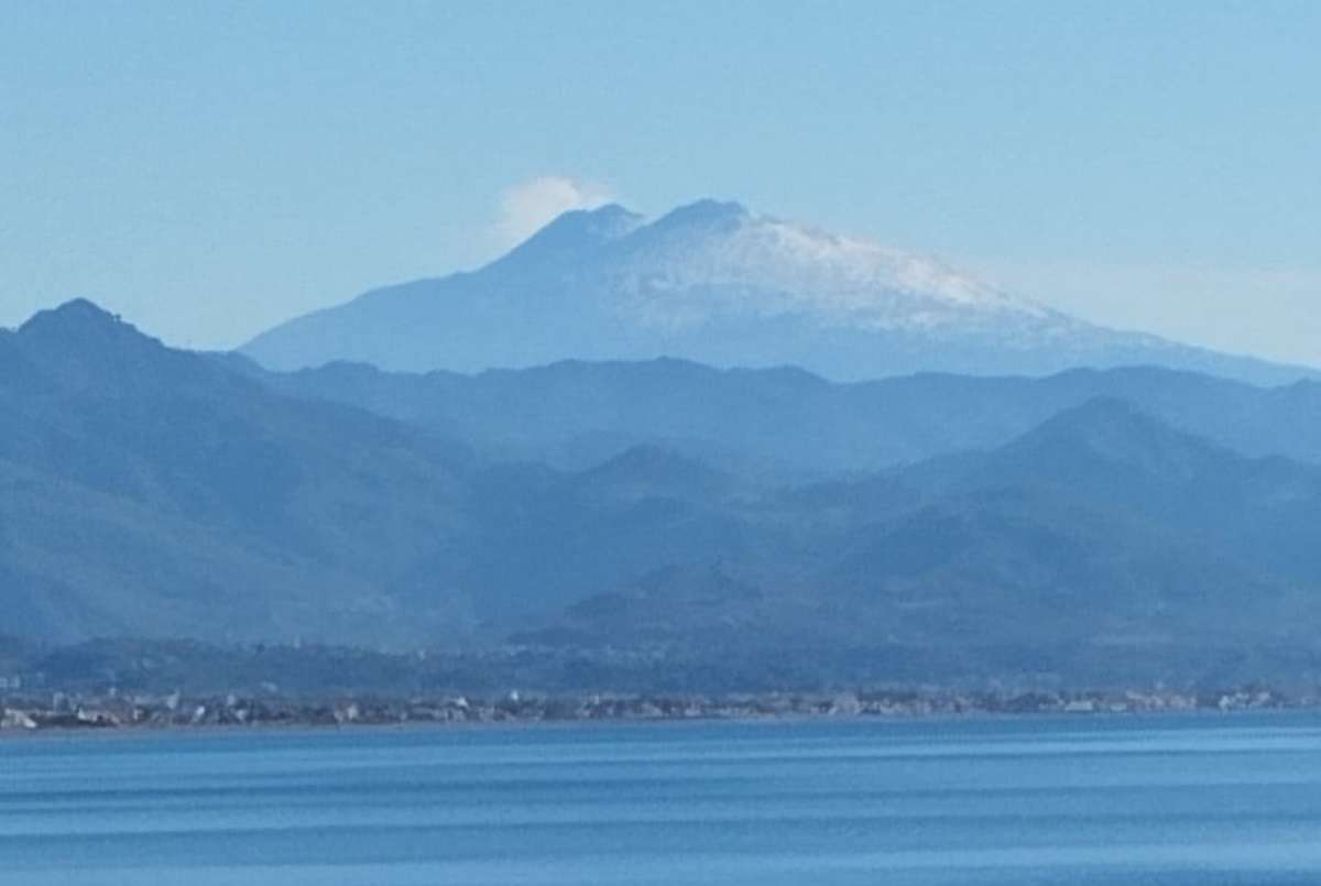 VIDEO | Etna, l’esplosione e la colonna di cenere arrivata a 5mila metri sul livello del mare
