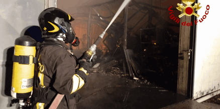 Palermo, in fiamme capannone in ristrutturazione: potrebbe essere doloso