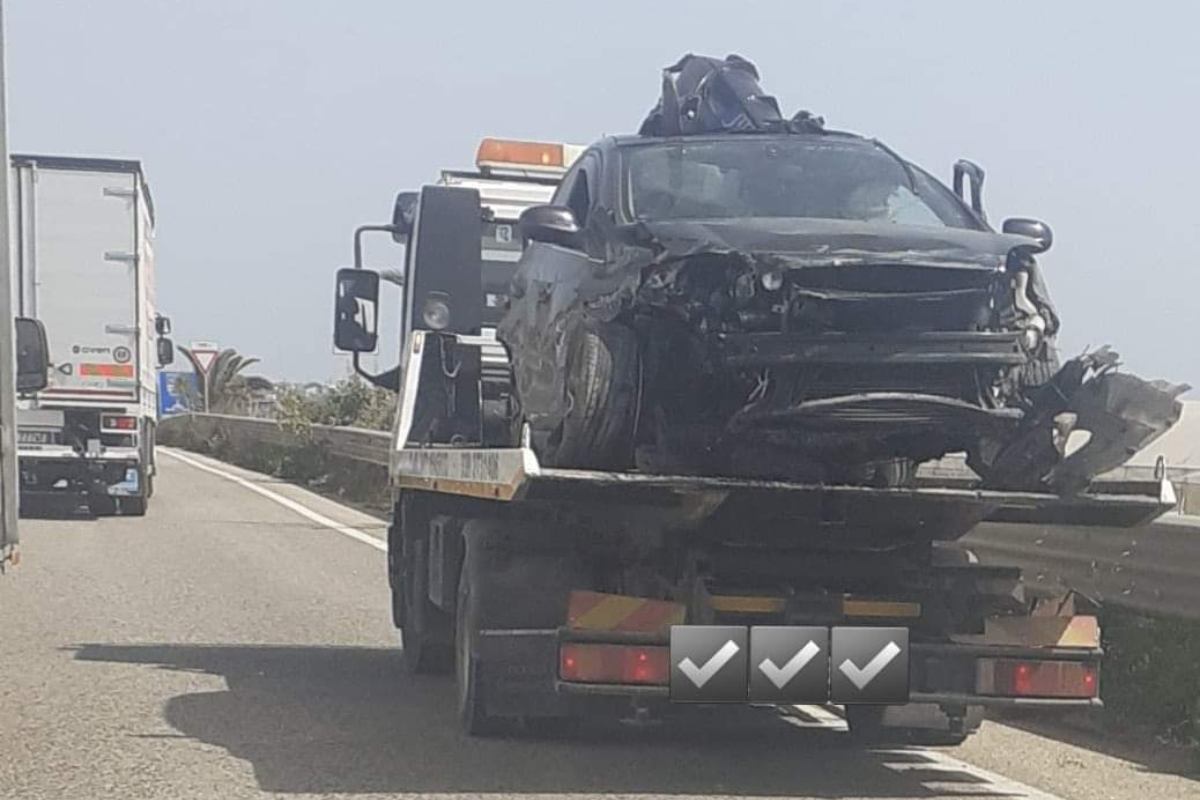 Grave incidente stradale nel ragusano: coinvolti auto e pullman