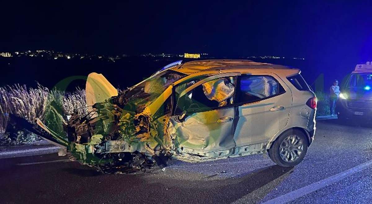 FOTO | Scontro tra due auto sulla Statale 640: due feriti in ospedale