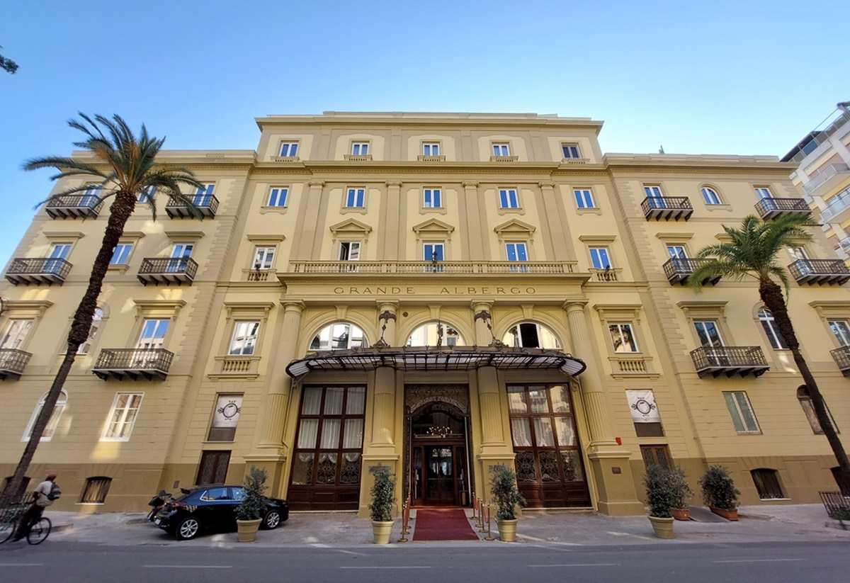 Mangia’s acquisisce il Grand Hotel et Des Palmes di Palermo: la nuova linea di Aeroviaggia SpA Mangia’s acquisisce il Grand Hotel et Des Palmes di Palermo: la nuova linea di Aeroviaggia SpA