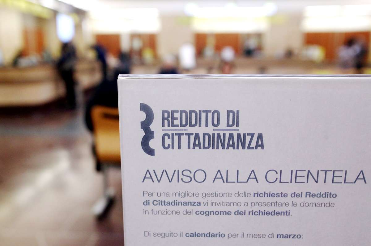 Caltanissetta, Reddito di cittadinanza come Bancomat: 104 percettori a giudizio