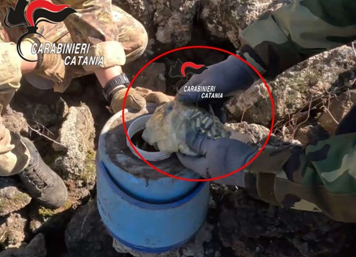 FOTO e VIDEO | Ritrovate 195 munizioni per armi da sparo a Randazzo: il sequestro