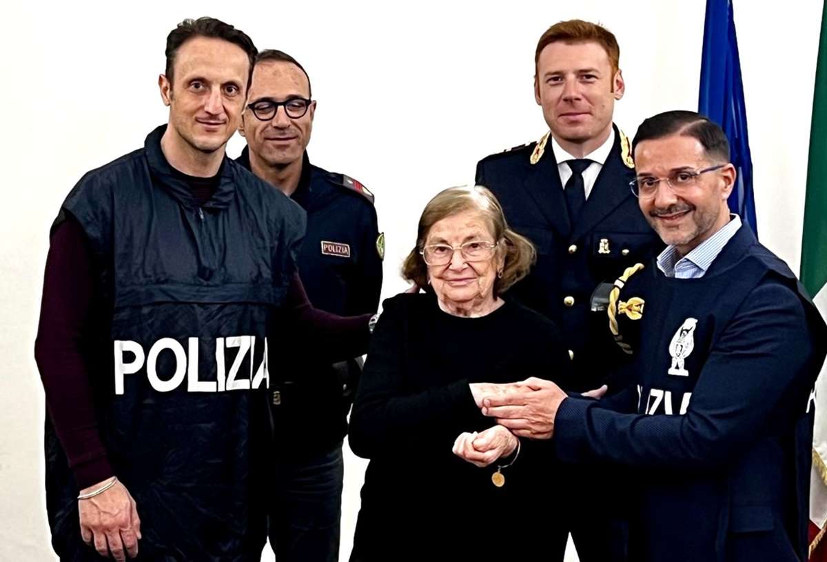 Palermo, truffa ad anziana con lieto fine: restituiti soldi e gioielli alla donna