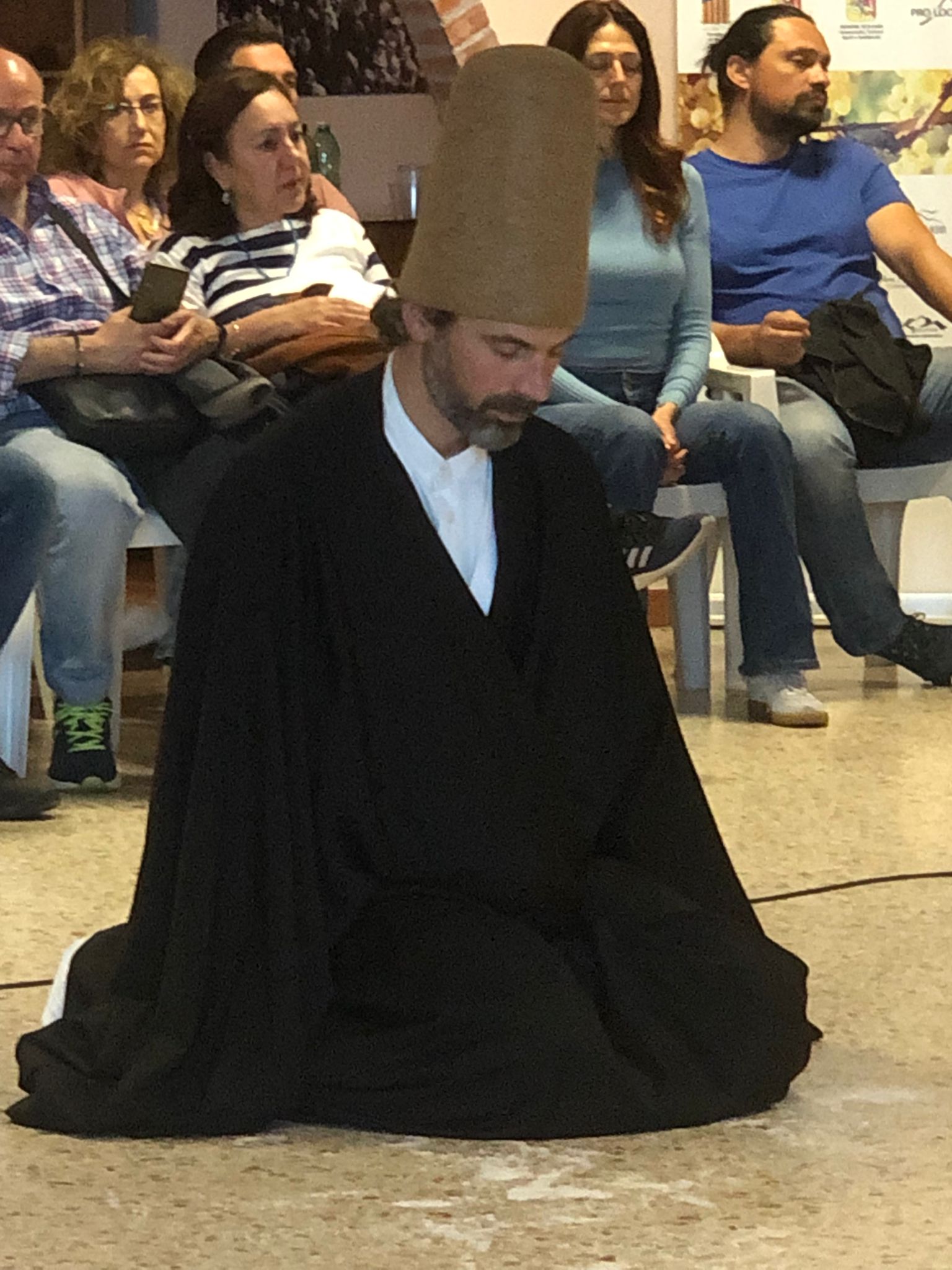 A Milo l’emozionante esibizione dei Dervisci Rotanti chiude la rassegna “Vuoto. Viaggio nell’altrove” dedicata a Franco Battiato