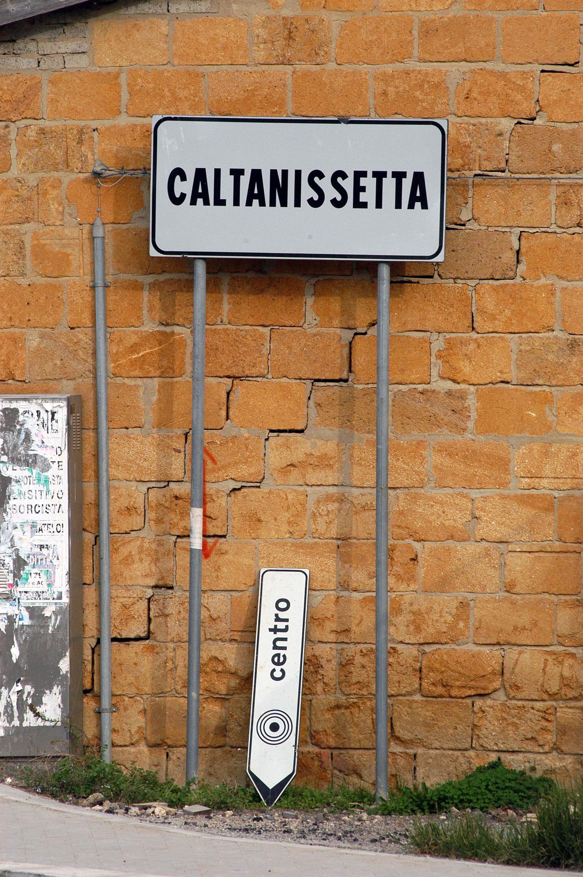 Caltanissetta, nuova toponomastica: vie intitolate a storici nisseni