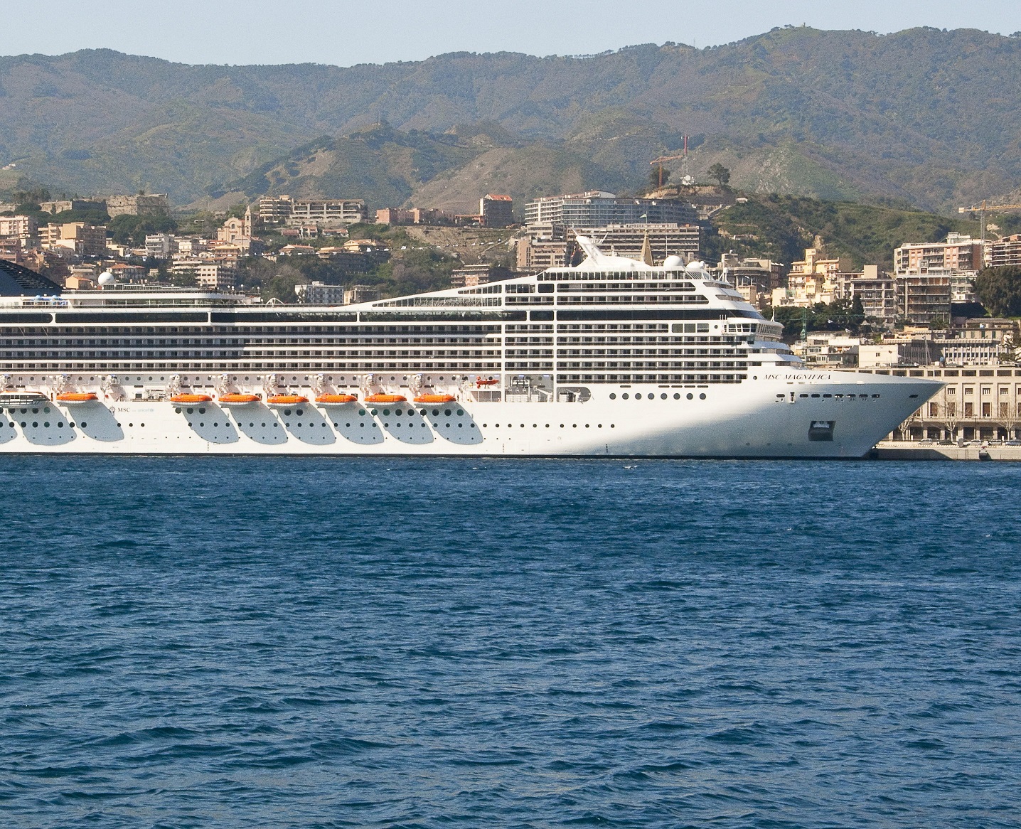 Boom di virus in crociera, cosa è, sintomi e quali sono i rischi