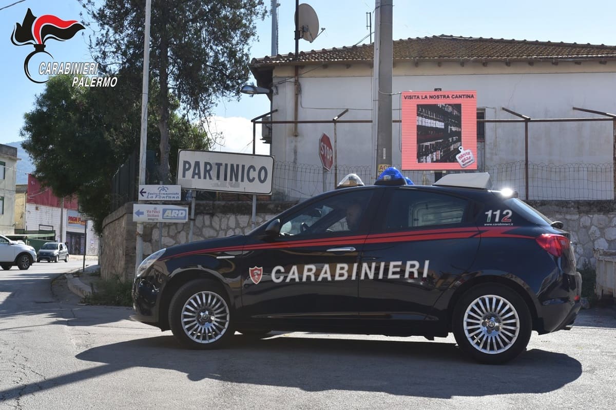 “Vi do 300 euro per chiudere un occhio”, cerca di corrompere i carabinieri: denuncia a Partinico