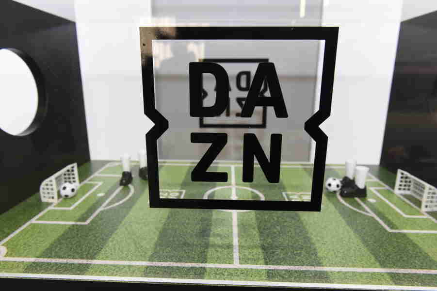Dazn, ecco l’offerta shock: furibondi i vecchi abbonati, i motivi