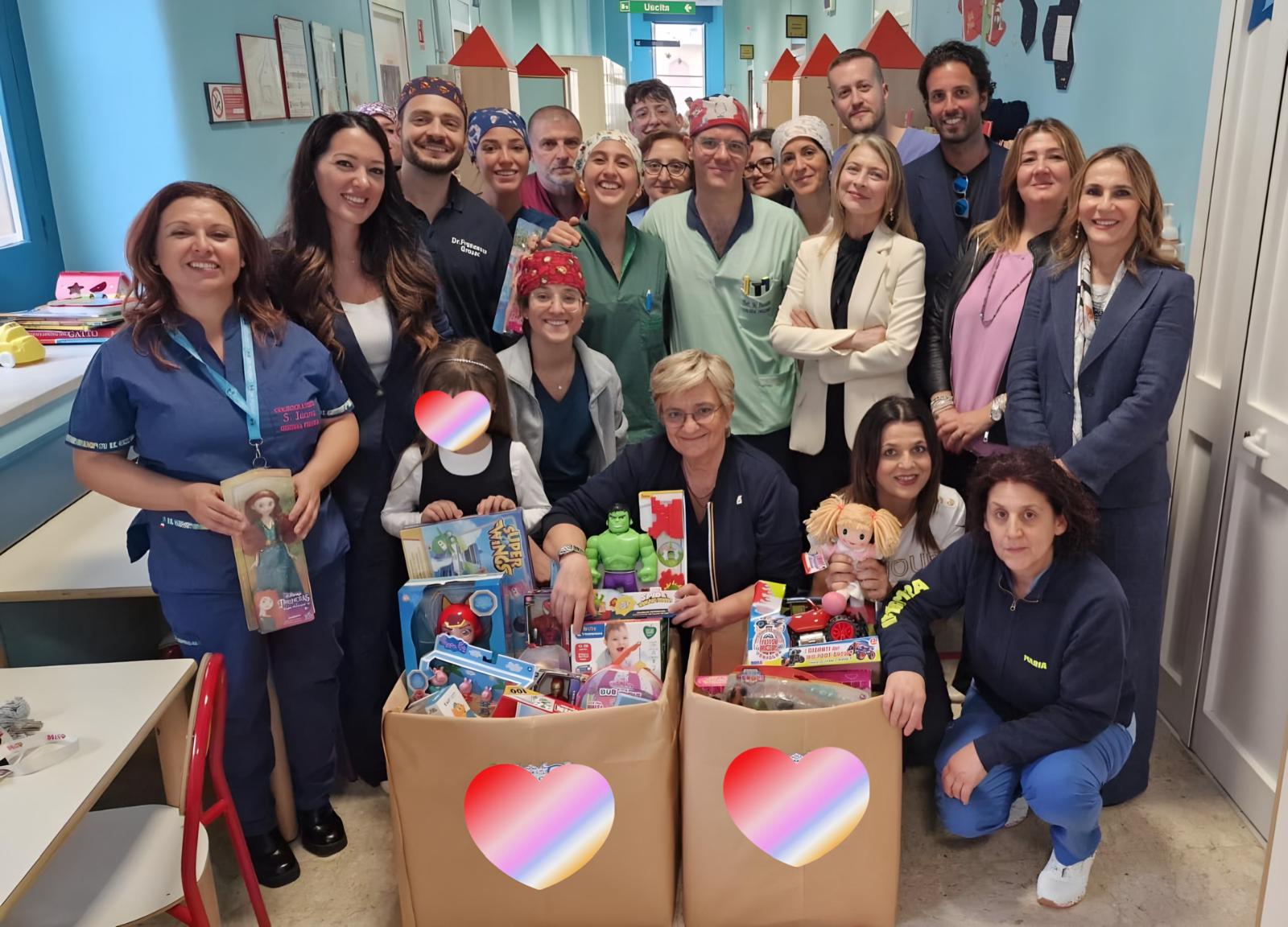 Giocattoli e favole per i bimbi del Policlinico di Palermo