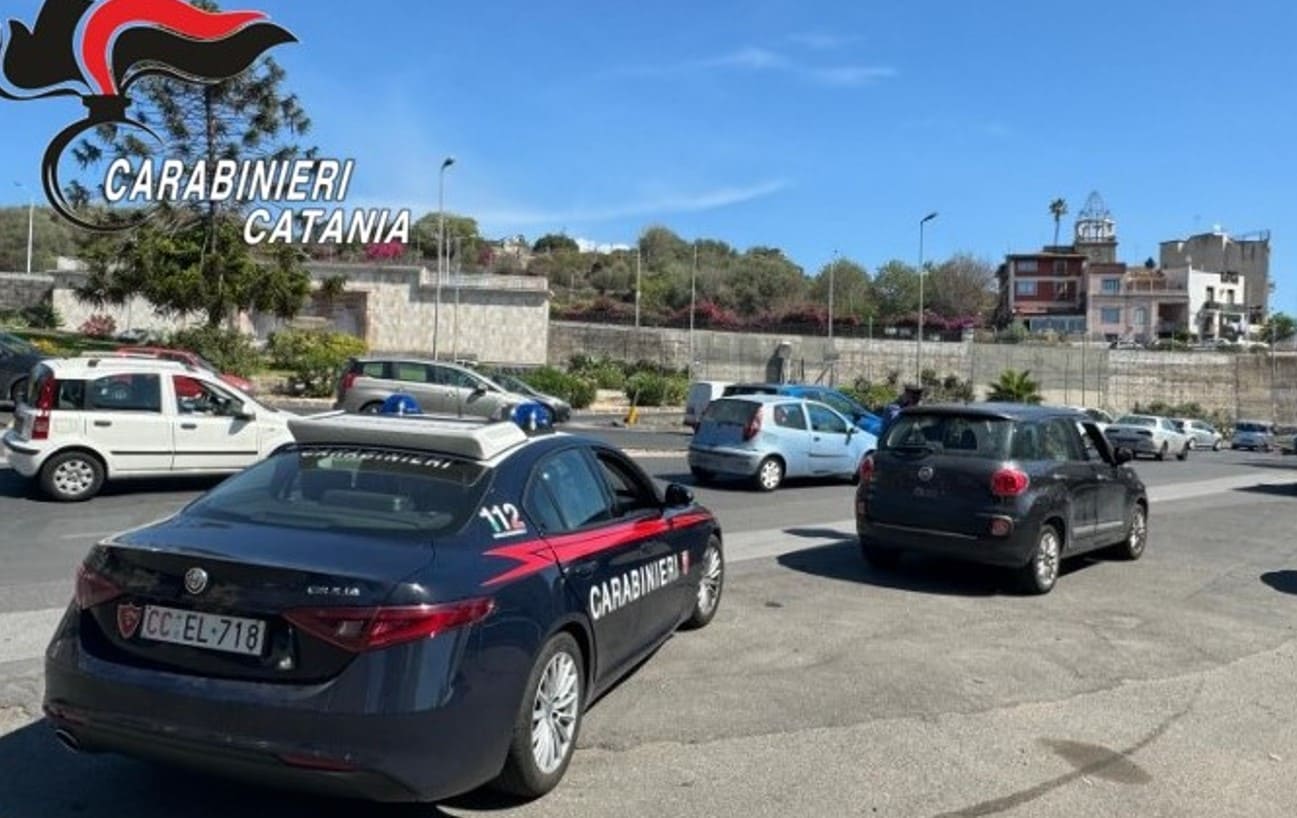 “Ama mangiari tutti”, 700 euro in cambio della Fiat 500 rubata: scatta arresto per estorsione nel Catanese