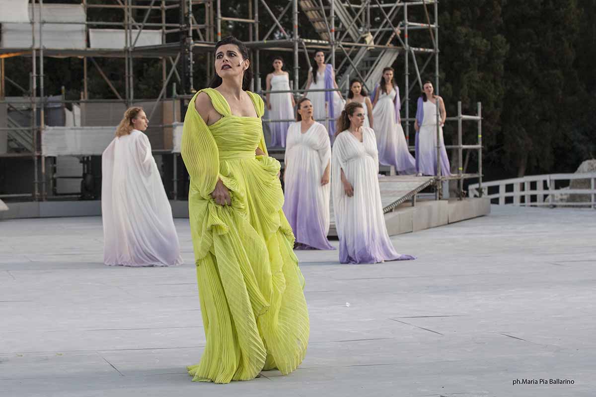 Una passione amorosa che devasta e consuma. “Fedra” in scena al Teatro Greco di Siracusa