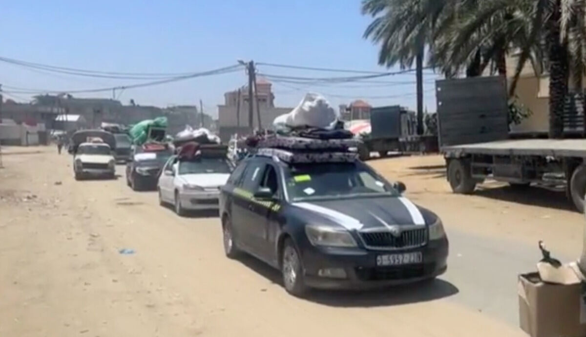 VIDEO| Medio Oriente, palestinesi fuggono in auto da Rafah dopo l’ordine di evacuazione