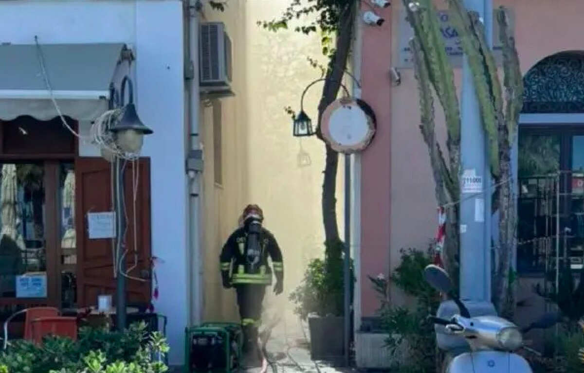 Albergo in fiamme a Lipari: intervento dei Vigili del fuoco