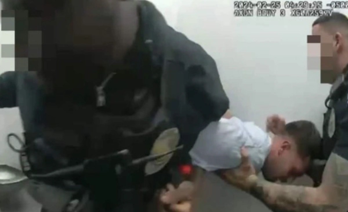 Shock negli Stati Uniti: studente italiano picchiato e torturato da agenti Shock negli Stati Uniti: studente italiano picchiato e torturato da agenti