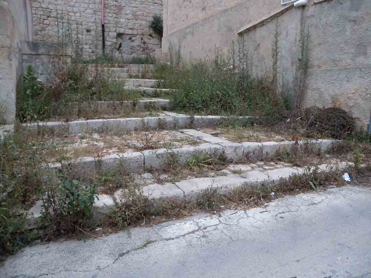 Polemiche a Modica sul servizio di scerbatura