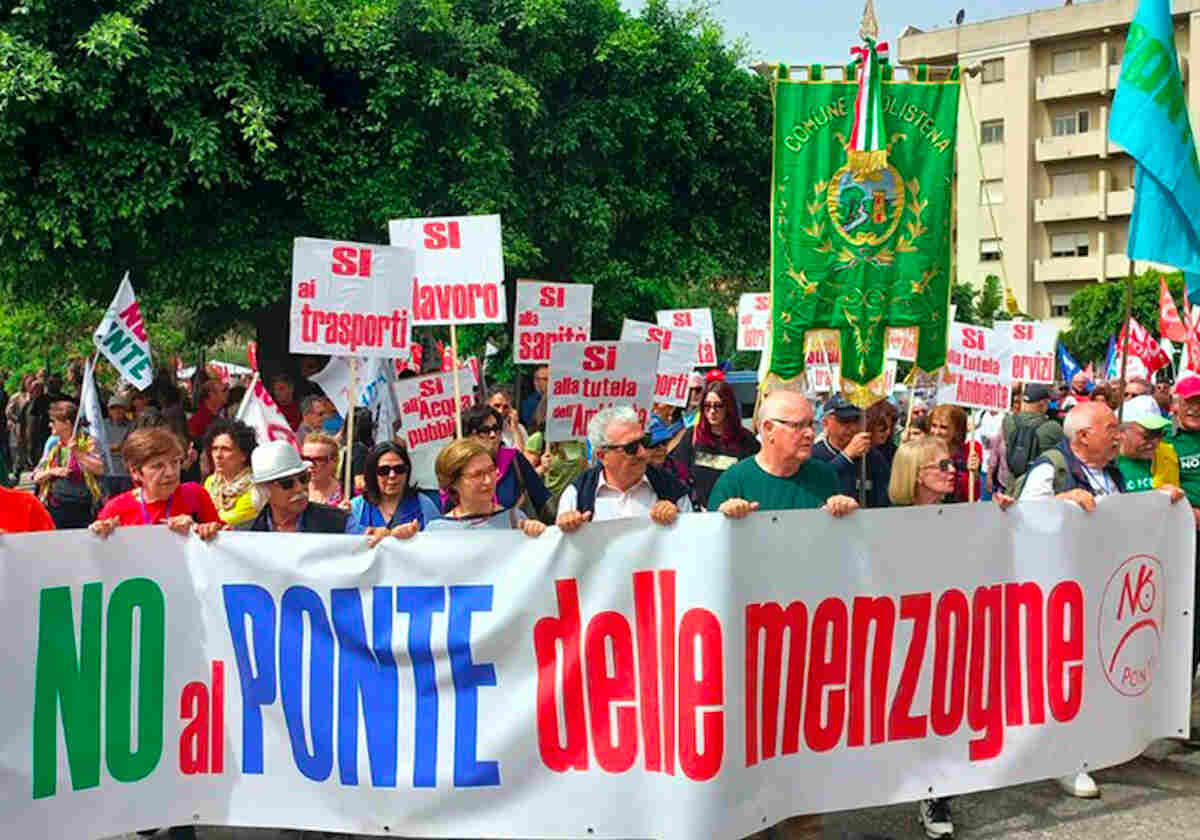 Maxi corteo No Ponte a Villa San Giovanni: tra i presenti Bonelli e Accorinti