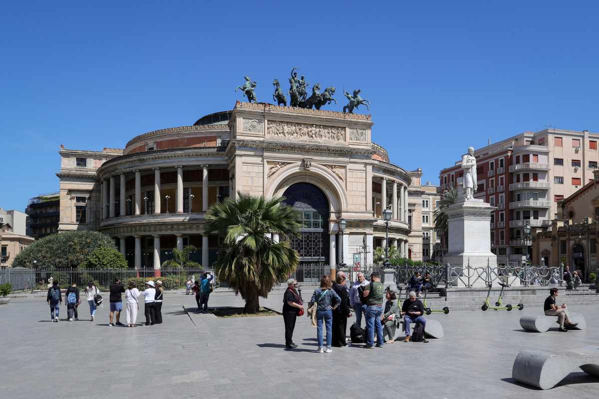 Palermo, inaugurata la nuova sede della onlus Per Esempio: obiettivo il contrasto della povertà educativa Palermo, inaugurata la nuova sede della onlus Per Esempio: obiettivo il contrasto della povertà educativa
