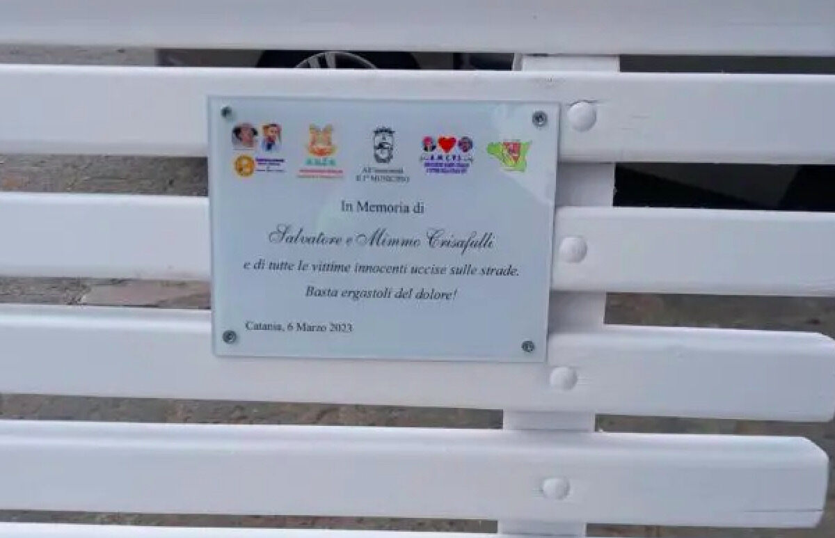 Catania, danneggiata la panchina bianca in onore delle vittime della strada