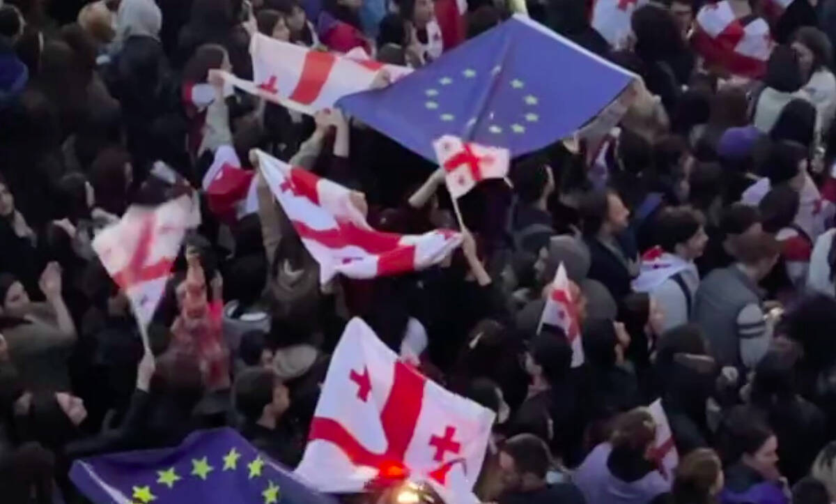 VIDEO | Georgia, in 30mila sfilano contro la legge sulle influenze straniere