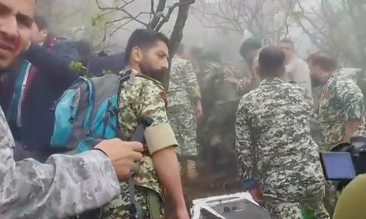 VIDEO | Iran, l’esercito recupera i rottami dell’elicottero di Raisi