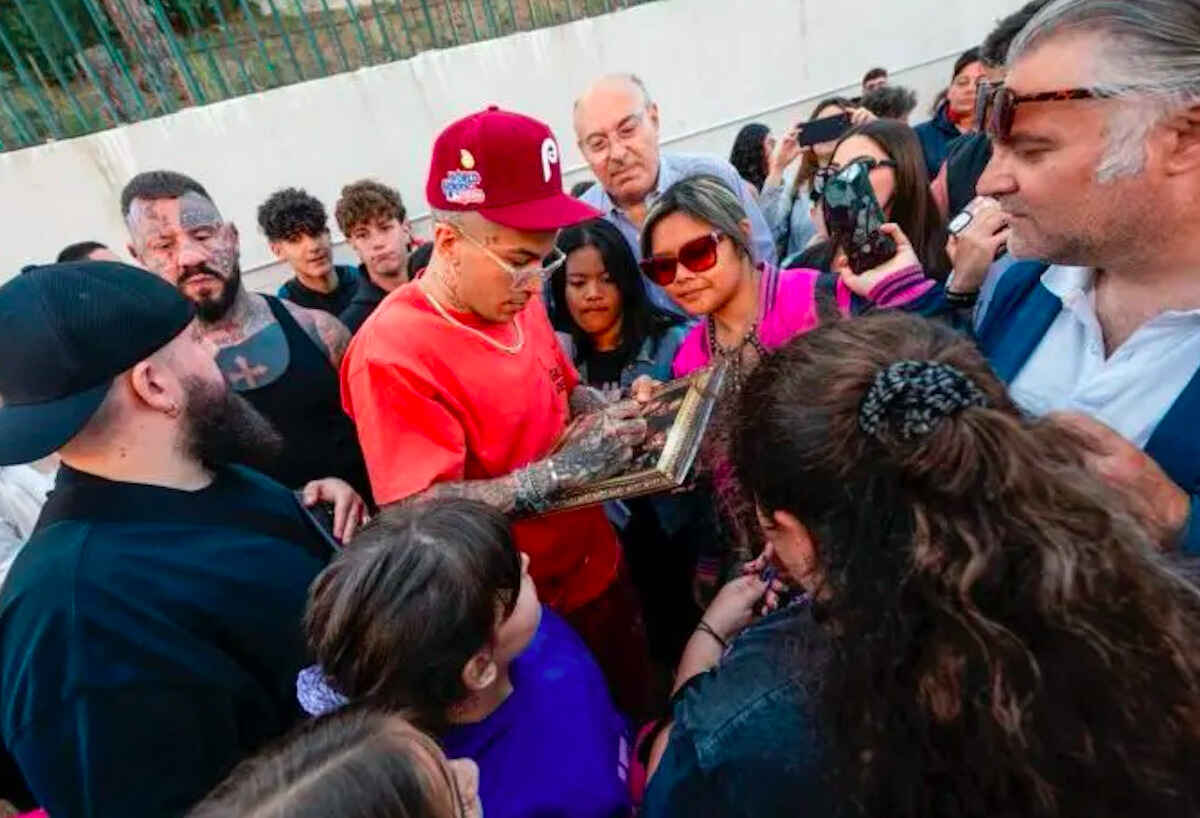 Sfera Ebbasta a Messina, incontro con i giovani dei centri socio-educativi