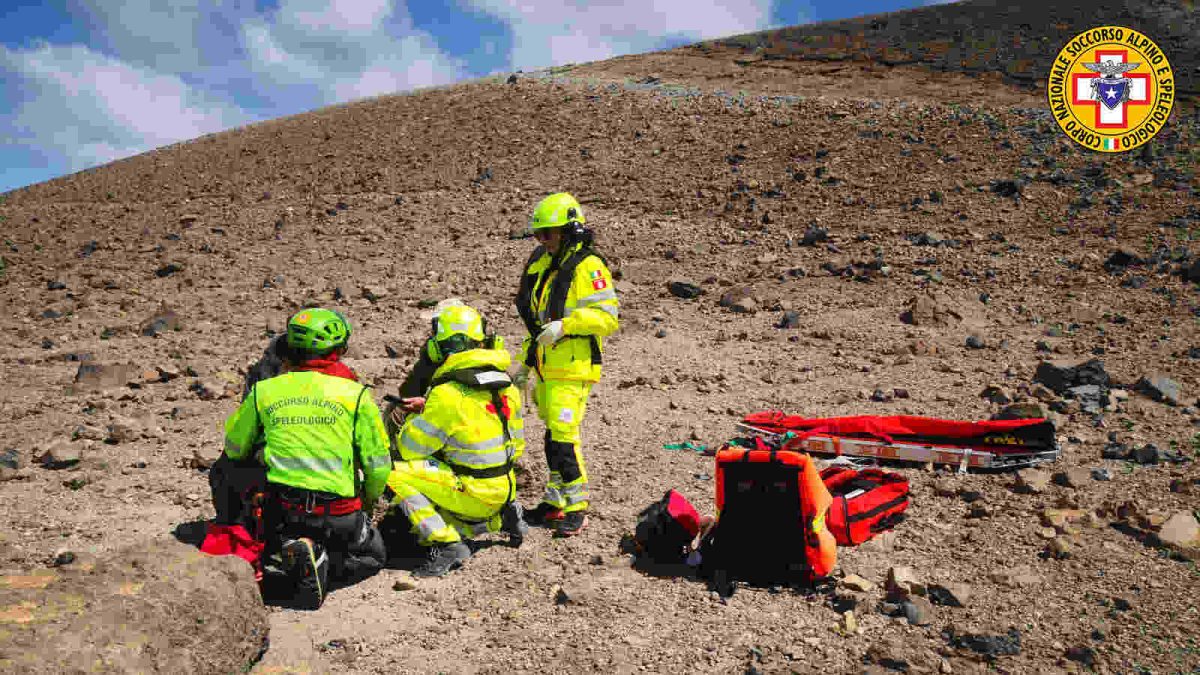 Etna, un escursionista tedesco soccorso nella Grotta del Gelo: l’intervento dei sanitari