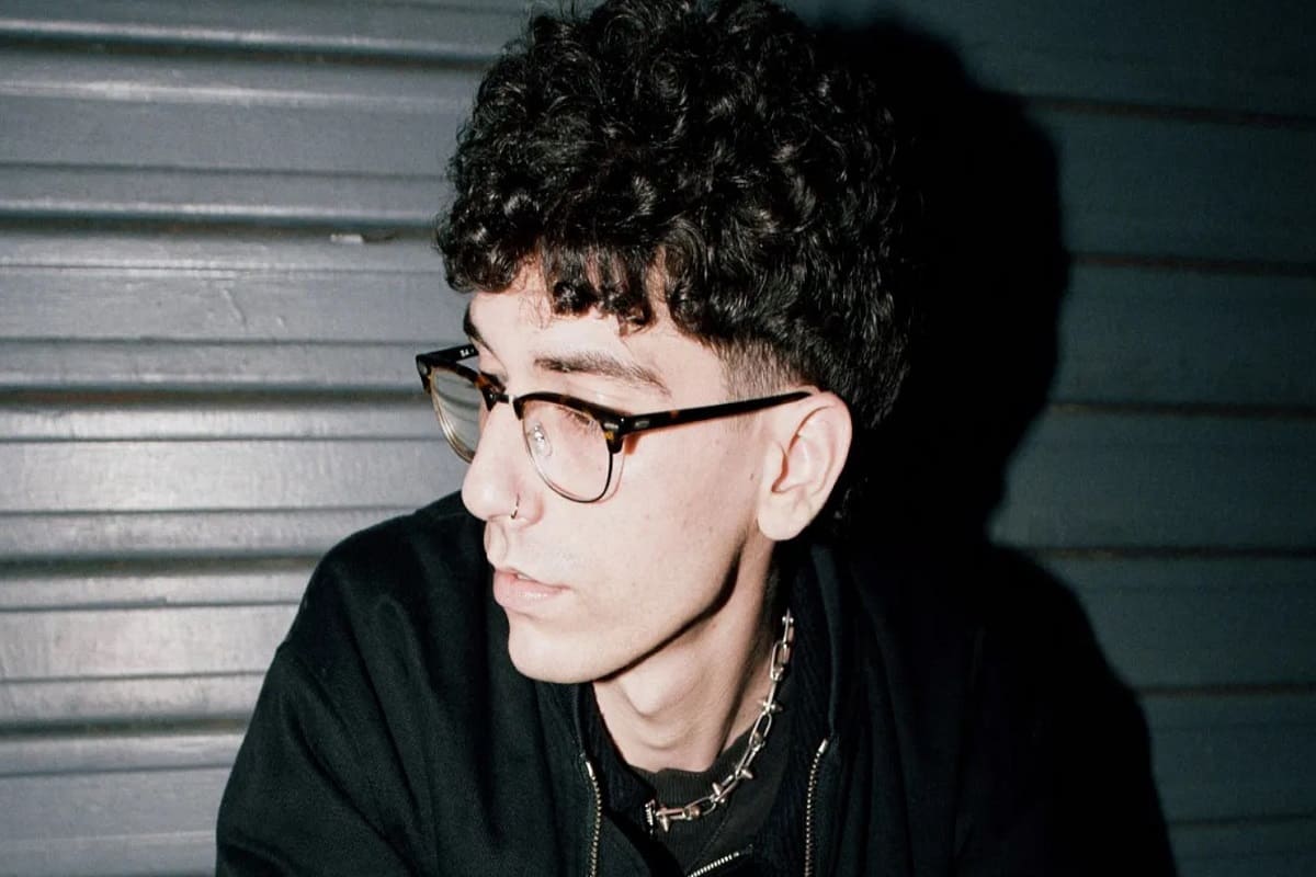 Il giovane cantautore palermitano Zeta torna sulla scena musicale con il nuovo singolo “Luna”