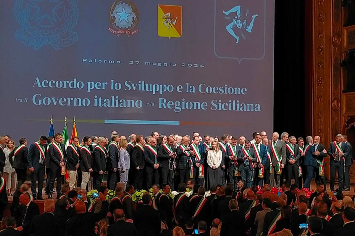 VIDEO | Firma dell’accordo coesione tra Meloni e Schifani: stanziati 6,8 miliardi per il progresso della Sicilia