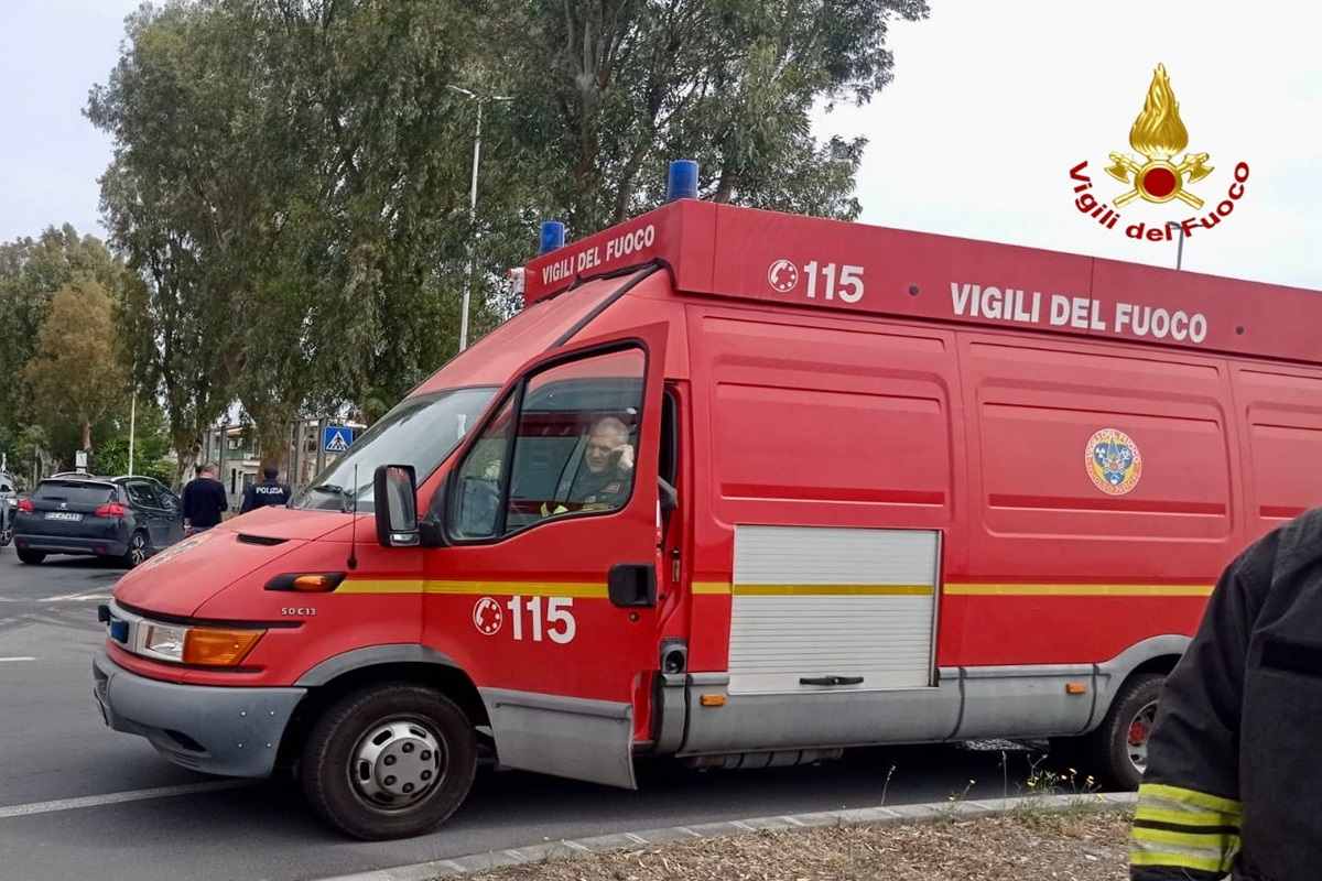 Catania, perdita di carburante da autocisterna vicino l’aeroporto Catania, perdita di carburante da autocisterna vicino l’aeroporto