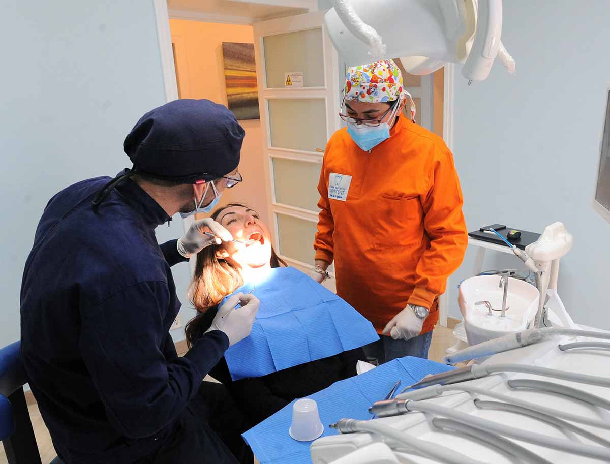 Odontoiatria sociale a Lampedusa: protesi gratuita ai più fragili