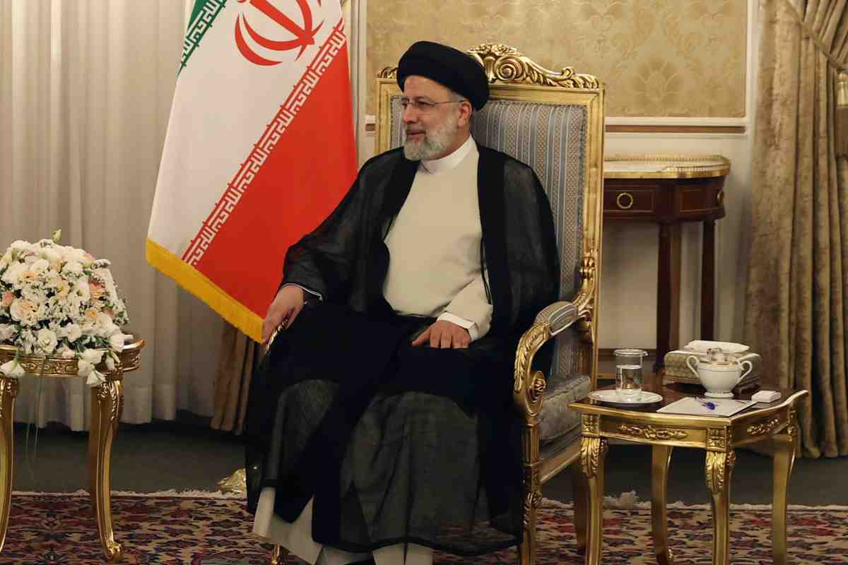 Magistratura, educazione religiosa e ascesa politica: chi è Ebrahim Raisi, il presidente dell’Iran