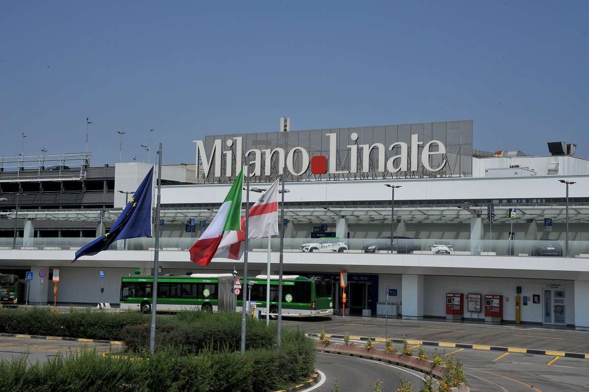 Aeroporto di Linate, rubati profumi per 15mila euro: arrestati nove palermitani
