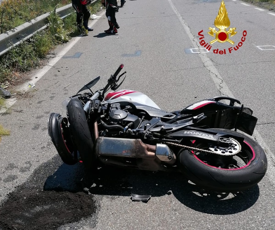 FOTO | Catania, violento impatto tra due moto a Linguaglossa: necessario elisoccorso