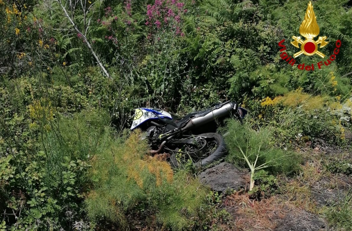 FOTO | Catania, violento impatto tra due moto a Linguaglossa: necessario elisoccorso