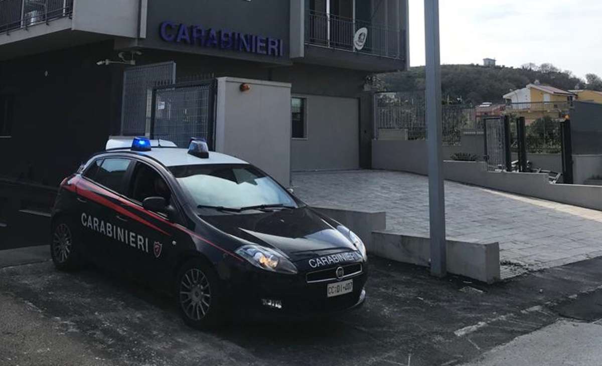 Figlio fermato mentre entra a casa della madre a Giardini Naxos: la minacciava e picchiava per estorcerle denaro