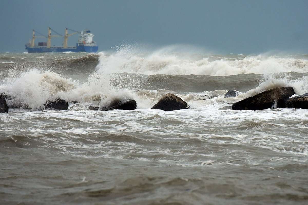 Corpo senza vita di una neonata trovato tra gli scogli: tragedia a Villa San Giovanni