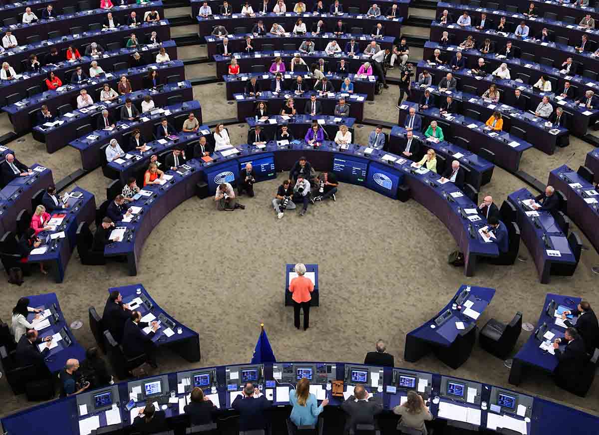 Ambiente e iperattivismo “ideologico” dell’Europa. La transizione è (per ora) solo un pugno di norme