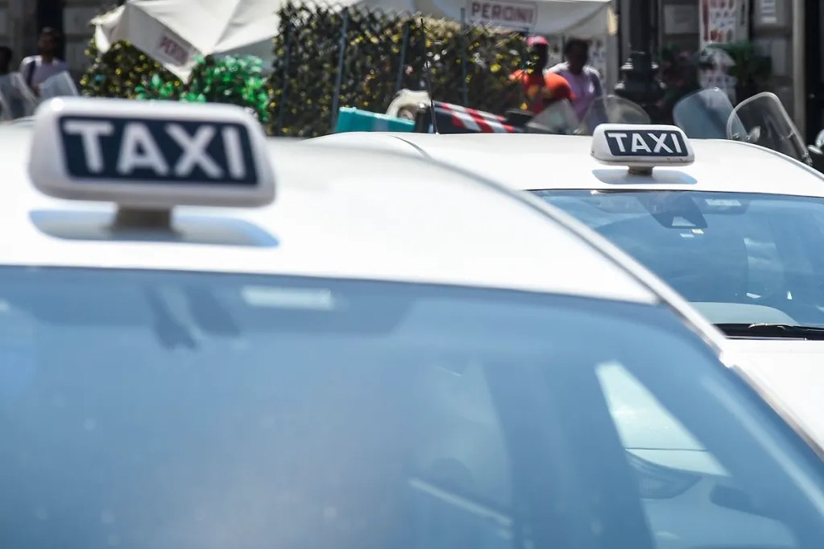 Palermo lancia i servizi “Taxi rosa”, “Taxi argento” e “Taxi giovani” per una mobilità più sicura e inclusiva