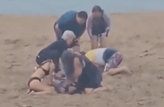 Giocano spensierati in spiaggia, un fulmine colpisce tre bambini a Porto Rico