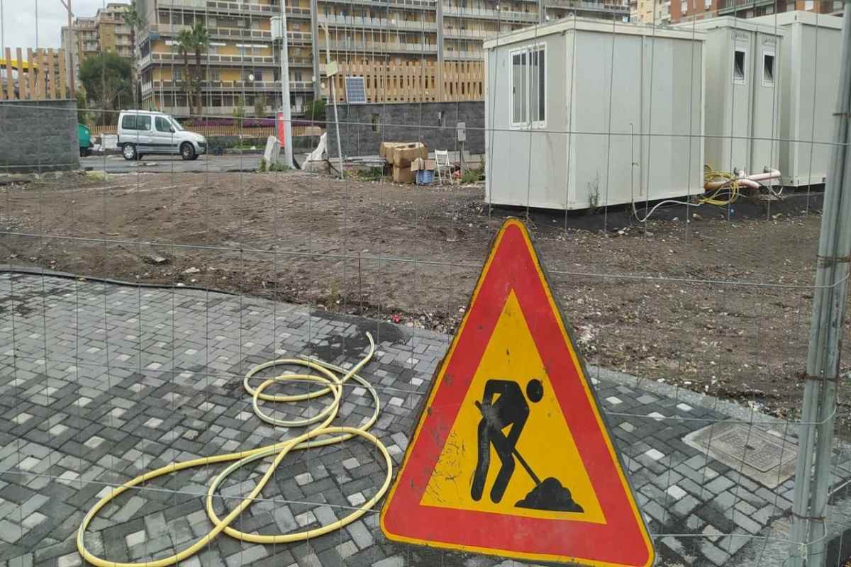 FOTO E VIDEO | Catania, lavori per il nuovo piazzale Sanzio. Parisi: “Entro tre mesi la parte edile”