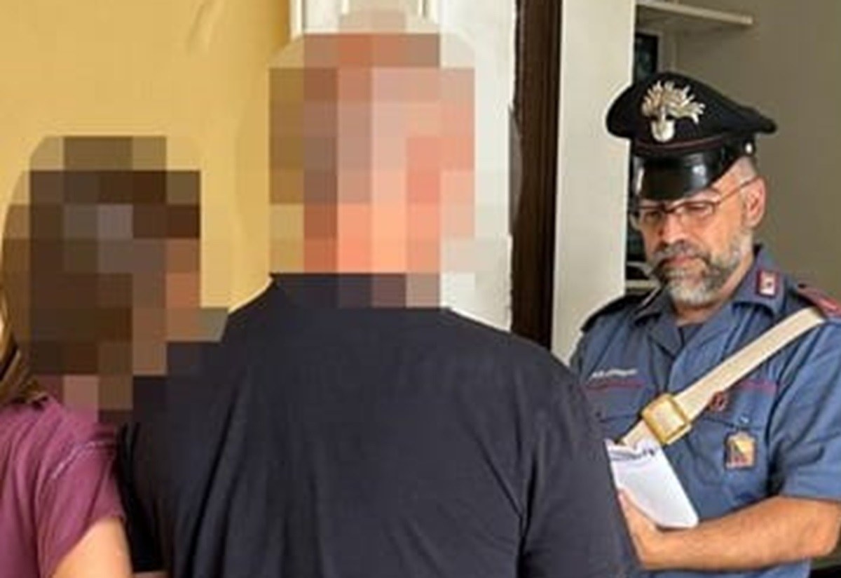 Catania, nascosta nel bagagliaio dell’auto dei genitori per estorcere soldi per la droga: arrestata 32enne a Nesima