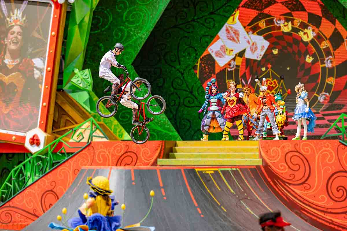 La magica storia di “Alice nel Paese delle Meraviglie” rivive nel nuovo spettacolo di Disneyland Paris