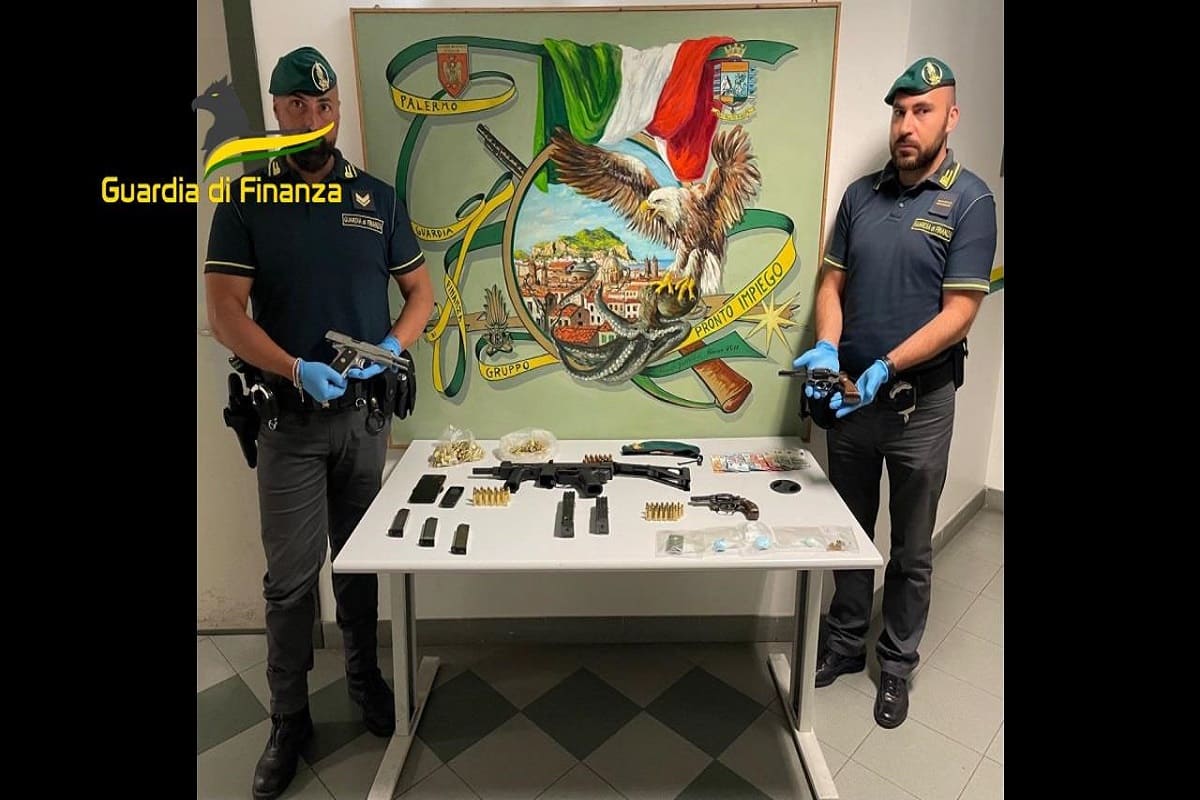 VIDEO | Dal crack all’arsenale con armi da guerra: scatta l’arresto al Villaggio Santa Rosalia