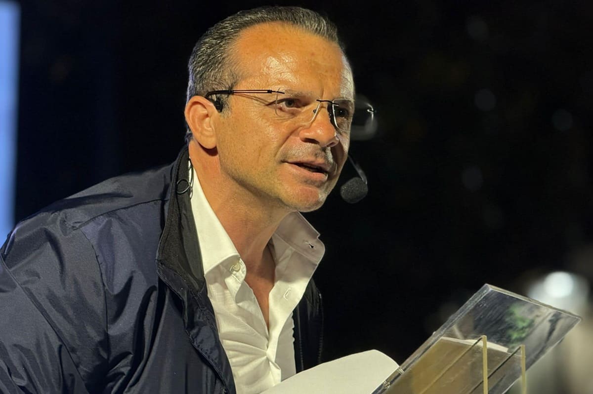 Cateno De Luca lancia il tour in Sicilia presentando il Governo di liberazione: “Adesso serve coraggio”