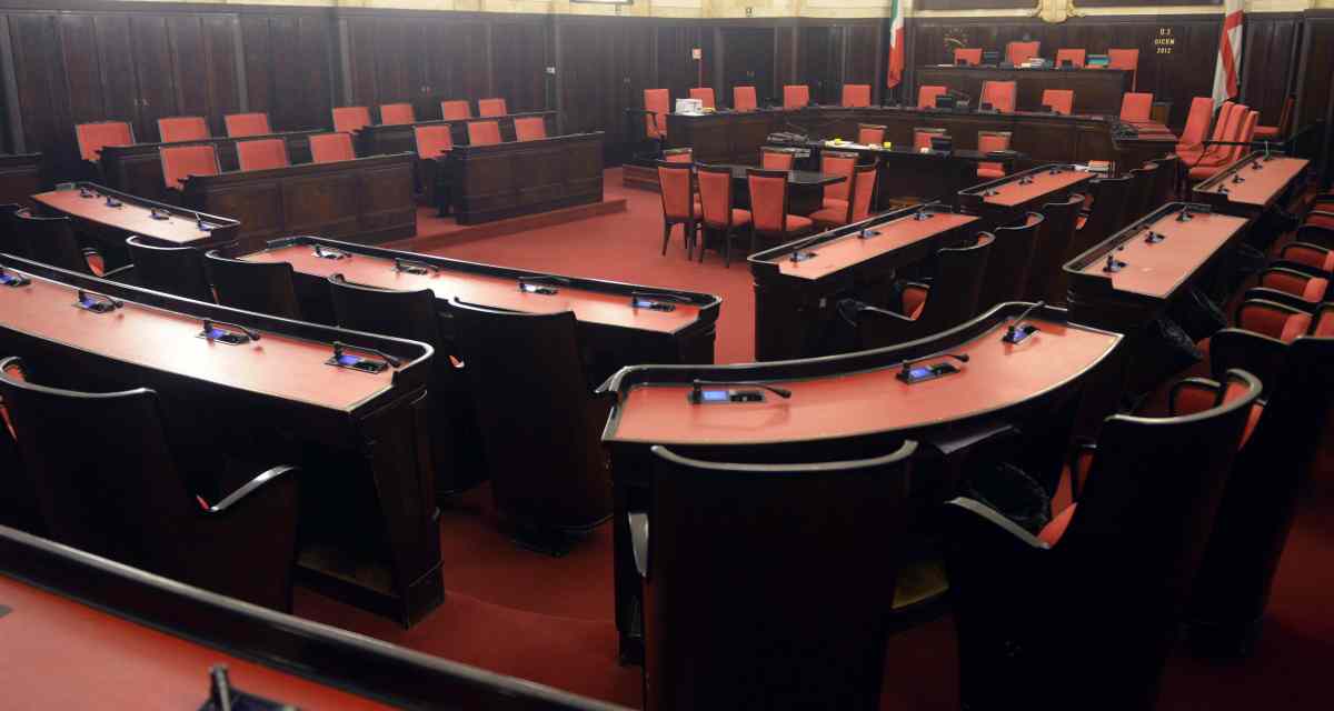 Incredibile a Maletto, sparisce l’opposizione dal Consiglio comunale. Decaduti anche i sostituti dei consiglieri espulsi