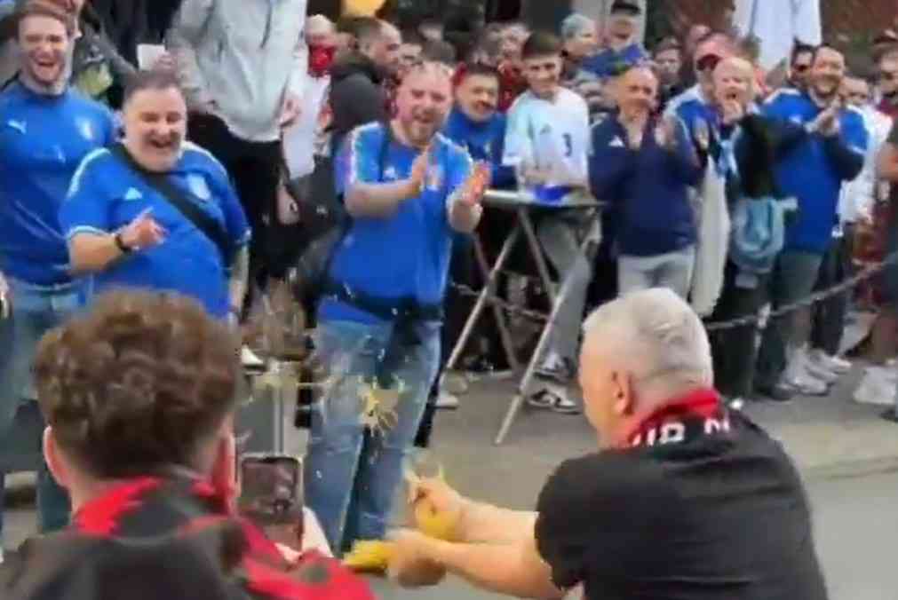 VIDEO | Tifosi albanesi provocano i sostenitori azzurri spezzando uno dei simboli più iconici dell’Italia