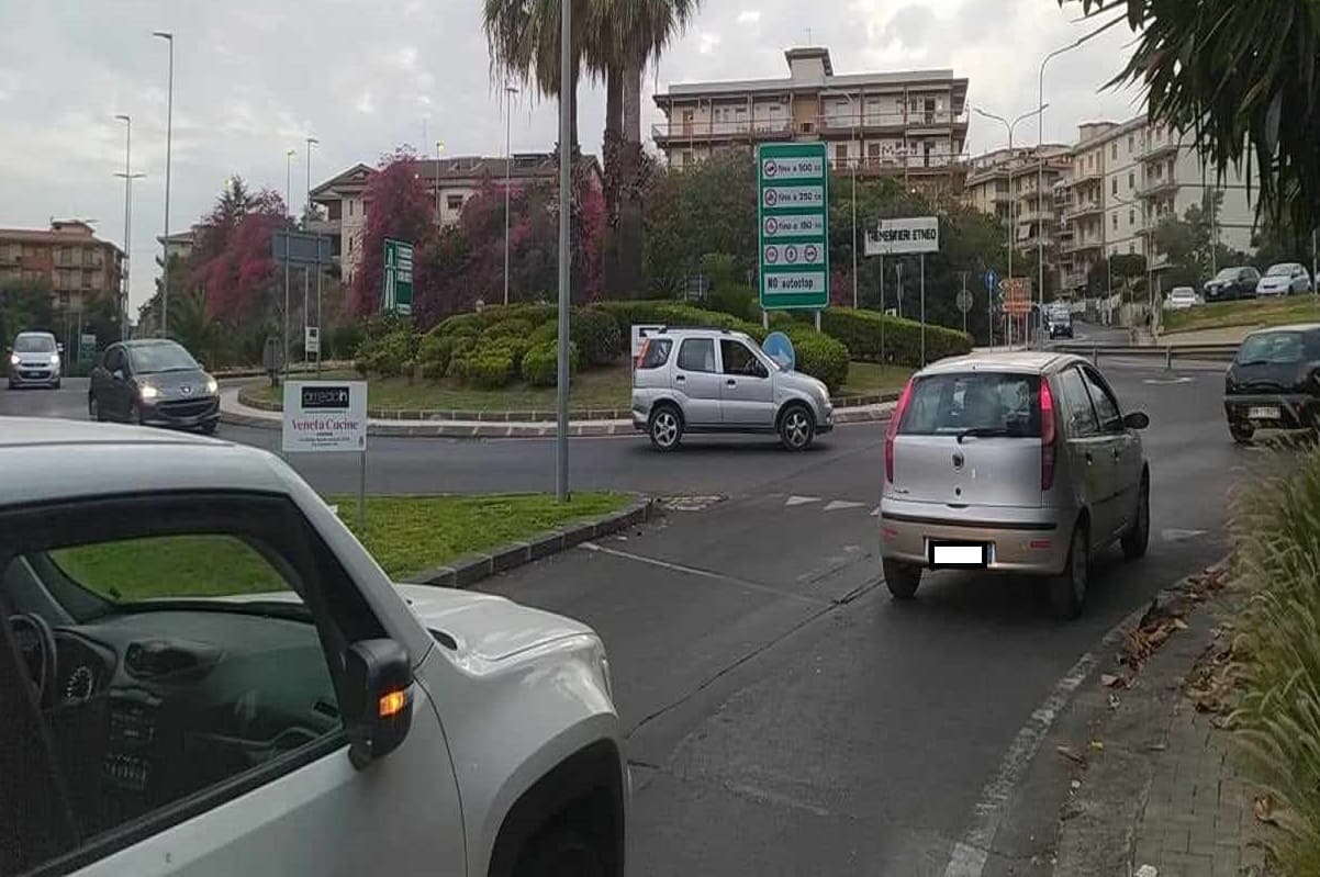 Code e cantieri non sicuri sull’autostrada A18 tra Acireale e Giarre, l’allarme del Codacons