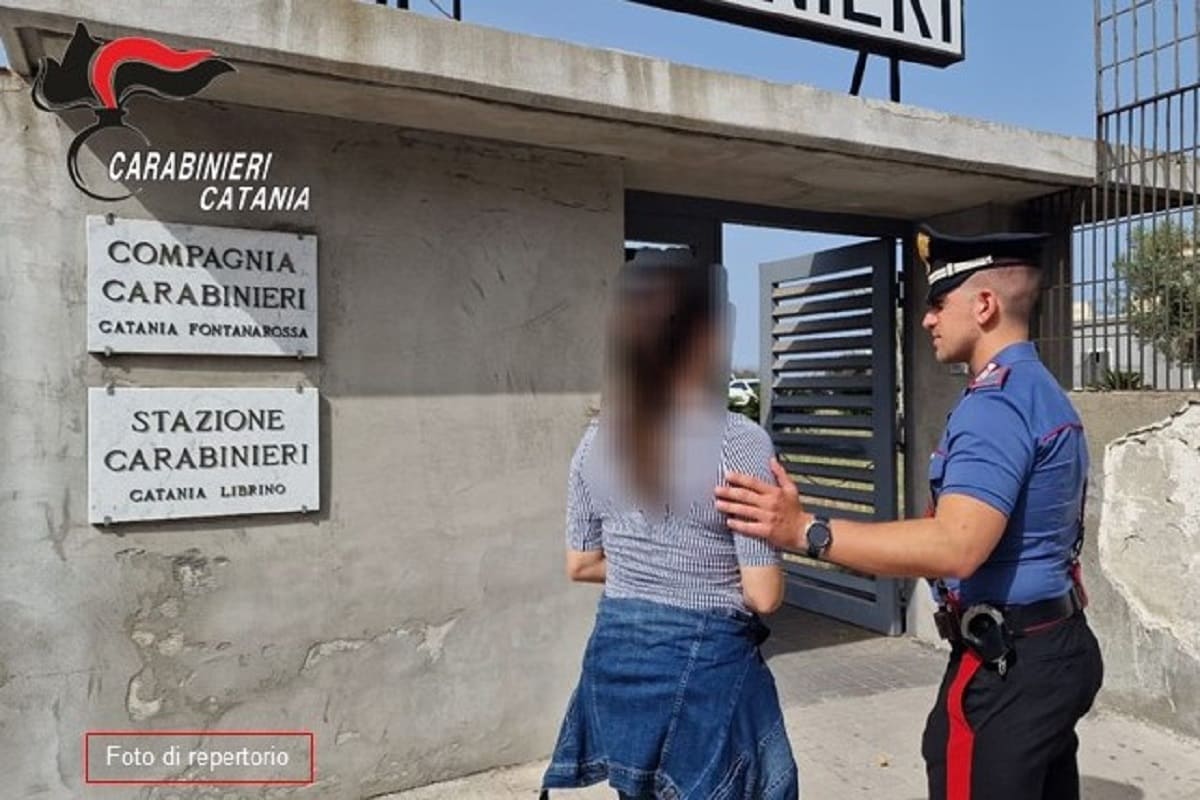 Librino, “Ti conficco il coltello in gola”: maltrattamenti e violenze all’ex, arrestato 27enne Librino, “Ti conficco il coltello in gola”: maltrattamenti e violenze all’ex, arrestato 27enne