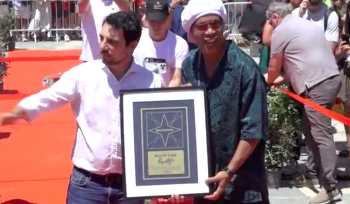 VIDEO | Per Ronaldinho una stella sulla Walk of Fame in Catalogna